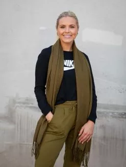 Nike Essential Long Sleeve Tee -Lee Butikk 11a3606 1 1