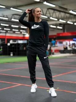 Nike Essential Long Sleeve Tee -Lee Butikk dsc02918 1