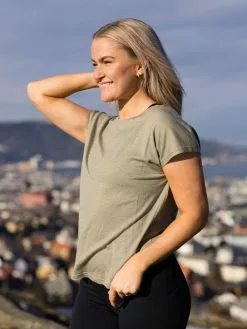 Houdini W`s Activist Tee -Lee Butikk ho 137874 inbgreen 220316 2