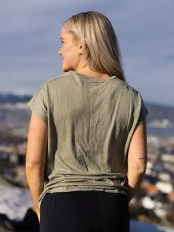 Houdini W`s Activist Tee -Lee Butikk ho 137874 inbgreen 220316 3