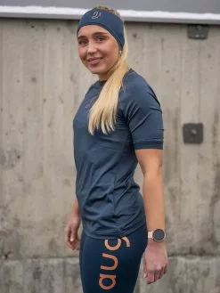 Johaug Shadow Tee -Lee Butikk jo 220604 mnavy 220222 2