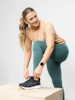 ATHLECIA Lizzy Slub Tee 12 ATHLECIA Lizzy Slub Tee -Lee Butikk k ea ea201291 1094 230215 fs 4