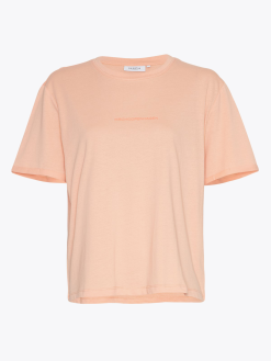 MOSS COPENHAGEN Terina Logo Tee -Lee Butikk k mc 17595 salmon 230328 pa 1