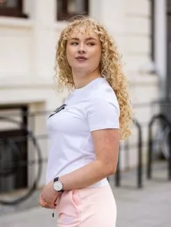 Nike Essential Tee -Lee Butikk k ni bv6169 100 220427 2