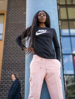 Nike Essential Long Sleeve Tee -Lee Butikk k ni bv6171 010 220531 2