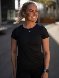 Nike One Short Sleeve Slim Top 14 Nike One Short Sleeve Slim Top -Lee Butikk k ni dd0626 010 220510 2