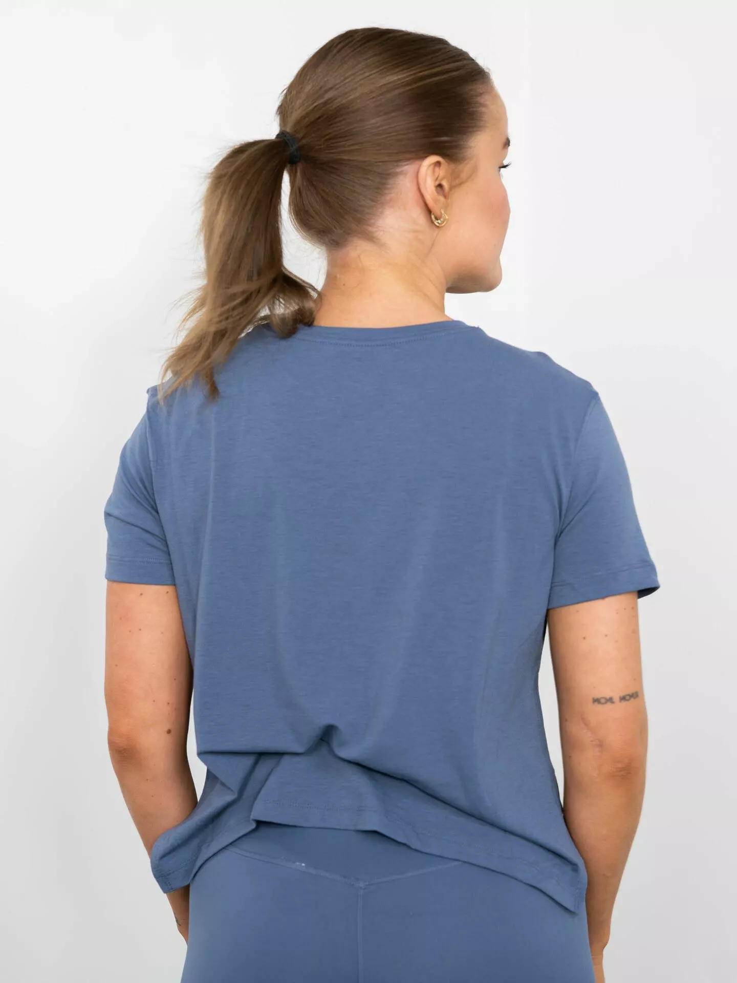 Nike Yoga Dri-Fit Short Sleeve Top 4 Nike Yoga Dri-Fit Short Sleeve Top - Bilde 2