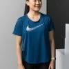 Nike Swoosh Run Top -Lee Butikk k ni dm7777 477 221117 fs 1
