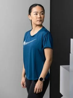 Nike Swoosh Run Top -Lee Butikk k ni dm7777 477 221117 fs 2