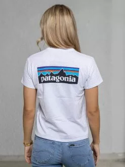 Patagonia Women’s P-6 Logo Responsibili-Tee 8 Patagonia Women’s P-6 Logo Responsibili-Tee -Lee Butikk k pa p37567 whi 220506 3