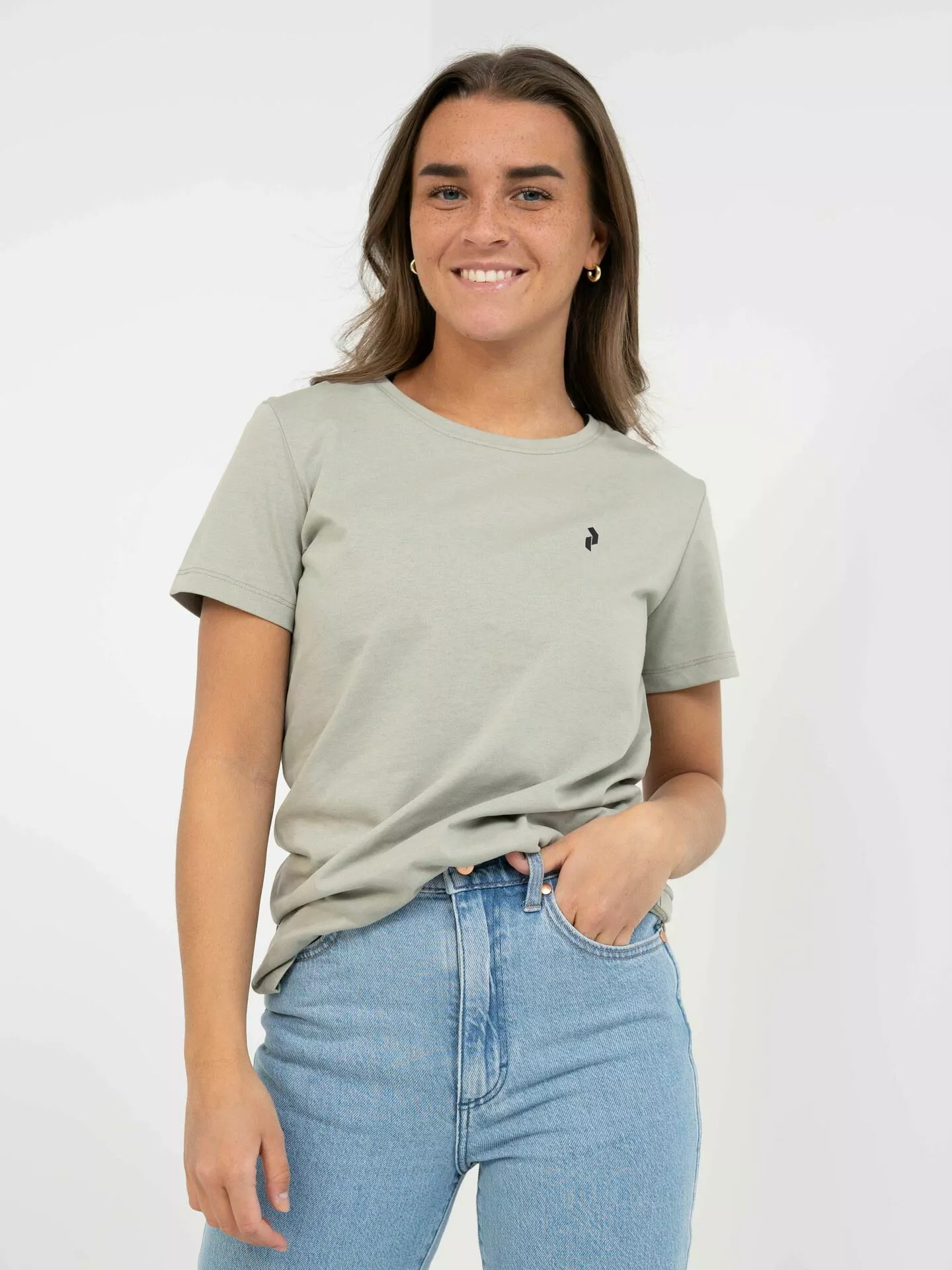 Peak Performance W Outdoor Logo Tee 3 Peak Performance W Outdoor Logo Tee