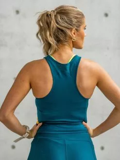 Under Armour Mesh Tank 9 Under Armour Mesh Tank -Lee Butikk k ua 1373943 782 221006 3