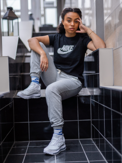 Nike Essential Tee -Lee Butikk ni bv6169 010 220202 2