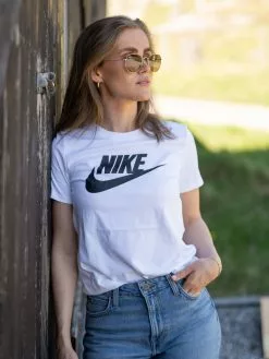 Nike Essential Tee -Lee Butikk ni bv6169 100 10
