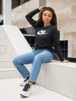 Nike Essential Long Sleeve Tee -Lee Butikk ni bv6171 010 220202 1