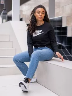 Nike Essential Long Sleeve Tee -Lee Butikk ni bv6171 010 220202 2