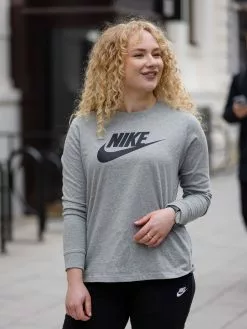 Nike Essential Long Sleeve Tee -Lee Butikk ni bv6171 063 220427 1