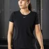 Nike One Luxe Short Sleeve Standard Top -Lee Butikk ni dd0618 010 220406 1