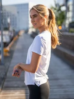 Nike One Luxe Short Sleeve Standard Top -Lee Butikk ni dd0618 100 210826 4