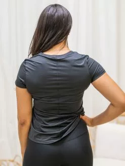 Nike One Short Sleeve Slim Top 19 Nike One Short Sleeve Slim Top -Lee Butikk ni dd0626 010 210730 2