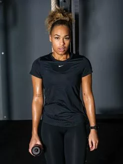 Nike One Short Sleeve Slim Top 20 Nike One Short Sleeve Slim Top -Lee Butikk ni dd0626 010 211027 1