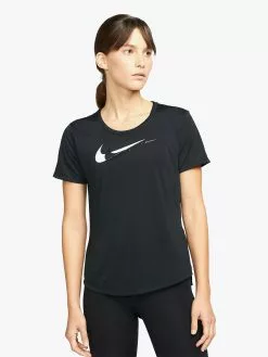 Nike Swoosh Run Short Sleeve -Lee Butikk ni dd6478 010 220426 1